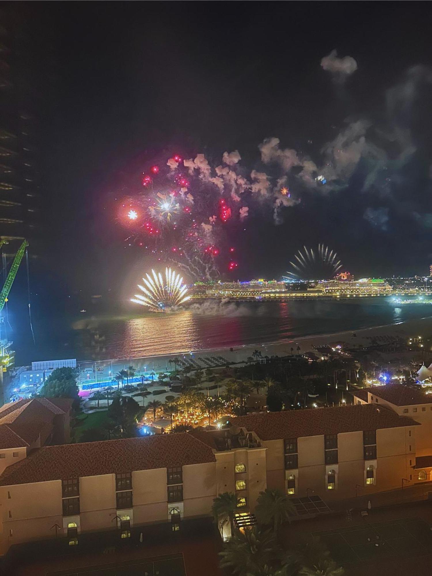 Arabian Nights Beach Hostel Dubai Exterior foto